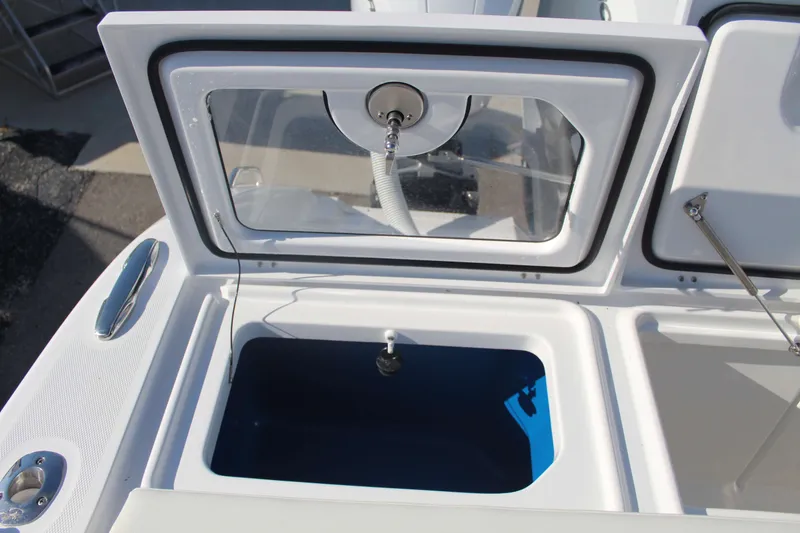 Slide: The Image of Everglades 395 Center Console 2026 - 18