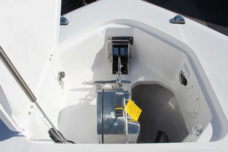 Slide: The Image of Everglades 395 Center Console 2026 - 28