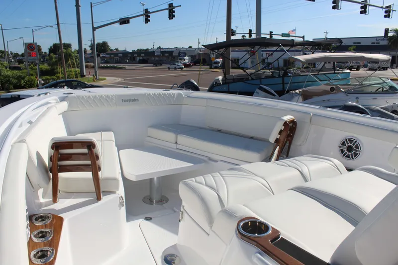 Slide: The Image of Everglades 395 Center Console 2026 - 7