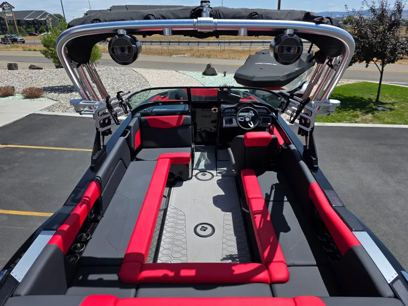 Slide: The Image of MasterCraft NXT24 2021 - 12