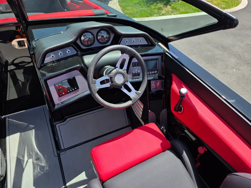 Slide: The Image of MasterCraft NXT24 2021 - 16