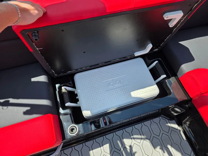 Slide: The Image of MasterCraft NXT24 2021 - 18