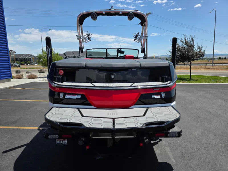 Slide: The Image of MasterCraft NXT24 2021 - 8