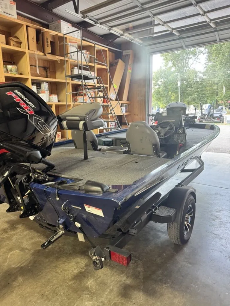 Slide: The Image of Lowe Stinger 195 2024 - 2