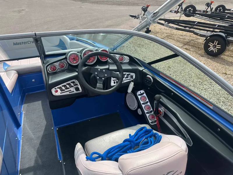 Slide: The Image of MasterCraft X2 2006 - 12