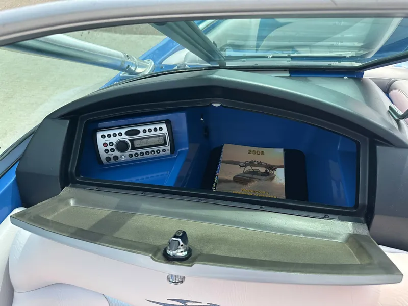 Slide: The Image of MasterCraft X2 2006 - 18