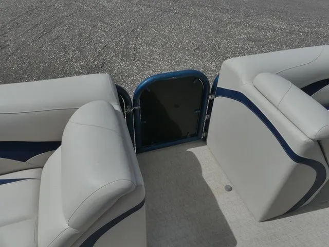 Slide: The Image of Aloha 23' Tropical Bimini Tropical 230 L Group Seating 2020 - 14