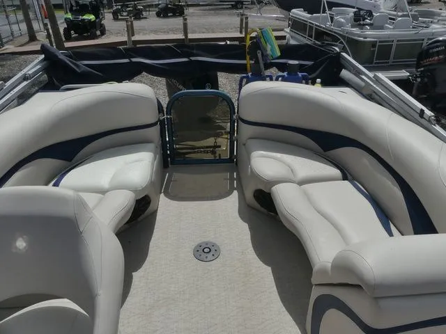 Slide: The Image of Aloha 23' Tropical Bimini Tropical 230 L Group Seating 2020 - 15