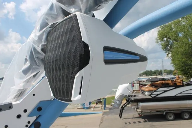 Slide: The Image of Malibu Wakesetter 23 LSV 2026 - 11