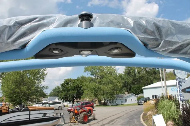 Slide: The Image of Malibu Wakesetter 23 LSV 2026 - 12