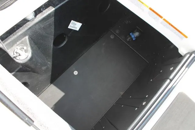 Slide: The Image of Malibu Wakesetter 23 LSV 2026 - 13