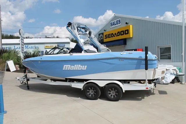 Slide: The Image of Malibu Wakesetter 23 LSV 2026 - 4