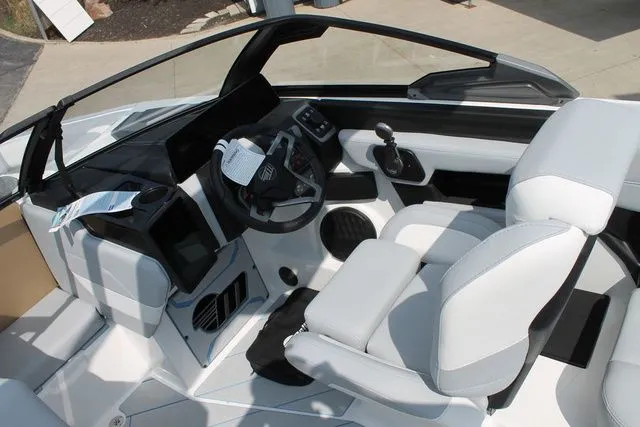 Slide: The Image of Malibu Wakesetter 23 LSV 2026 - 6