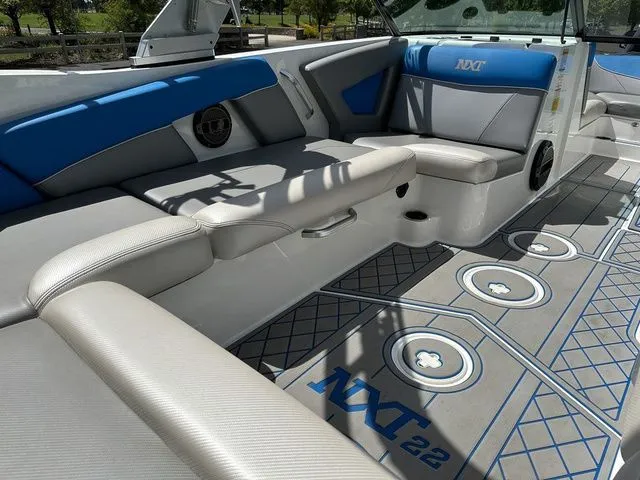 Slide: The Image of MasterCraft NXT22 2018 - 11