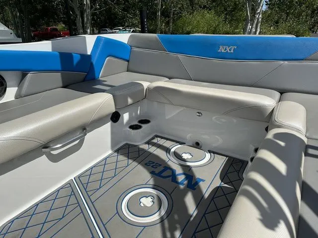 Slide: The Image of MasterCraft NXT22 2018 - 12