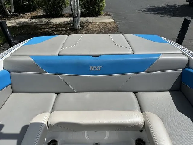 Slide: The Image of MasterCraft NXT22 2018 - 13
