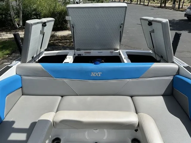 Slide: The Image of MasterCraft NXT22 2018 - 14