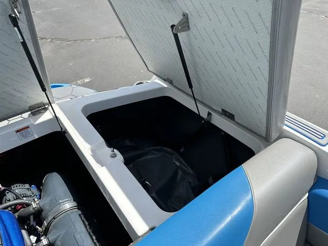 Slide: The Image of MasterCraft NXT22 2018 - 16