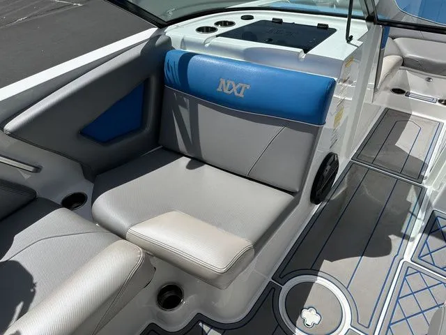 Slide: The Image of MasterCraft NXT22 2018 - 18