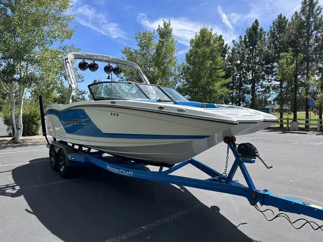 Slide: The Image of MasterCraft NXT22 2018 - 2
