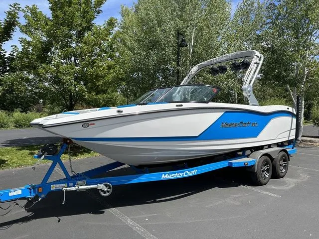 Slide: The Image of MasterCraft NXT22 2018 - 4