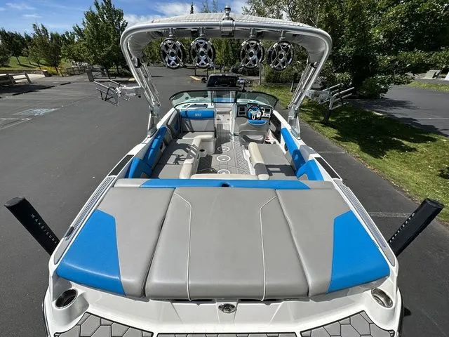 Slide: The Image of MasterCraft NXT22 2018 - 9