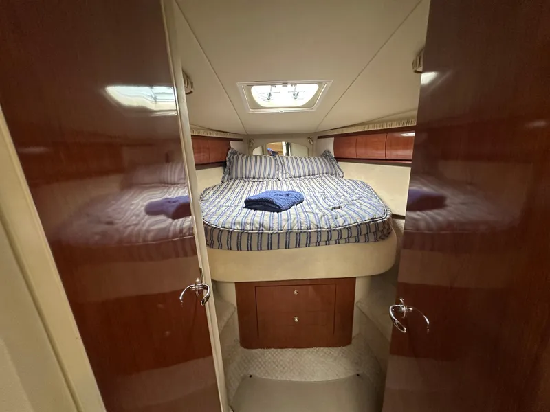 Slide: The Image of Sea Ray 420 Sundancer 2003 - 58