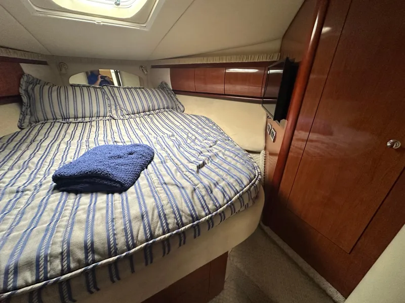 Slide: The Image of Sea Ray 420 Sundancer 2003 - 59