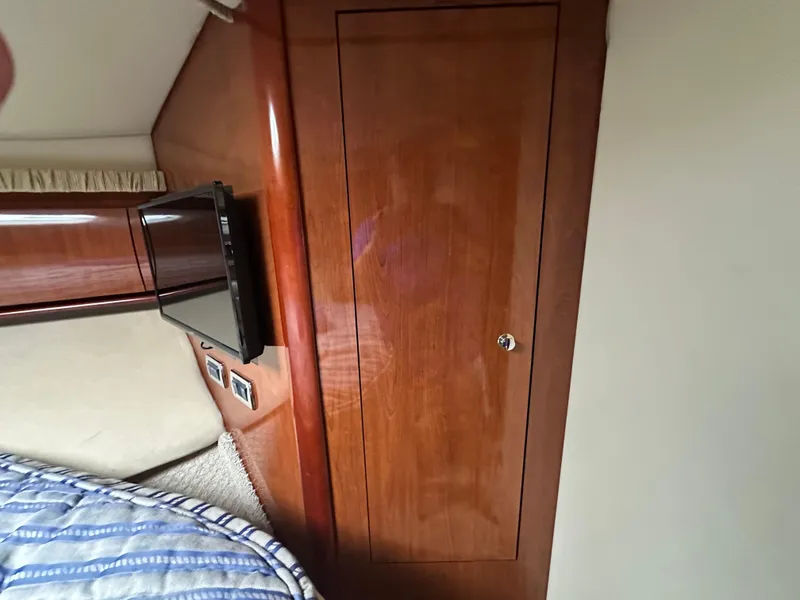 Slide: The Image of Sea Ray 420 Sundancer 2003 - 61