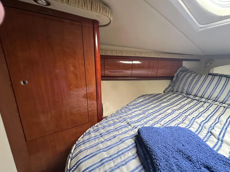 Slide: The Image of Sea Ray 420 Sundancer 2003 - 63