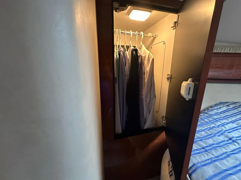 Slide: The Image of Sea Ray 420 Sundancer 2003 - 64