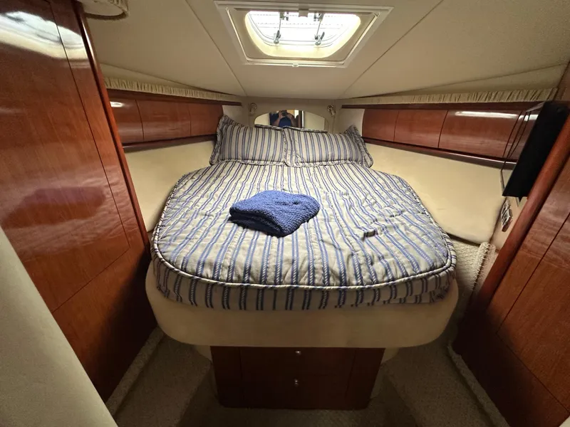 Slide: The Image of Sea Ray 420 Sundancer 2003 - 65