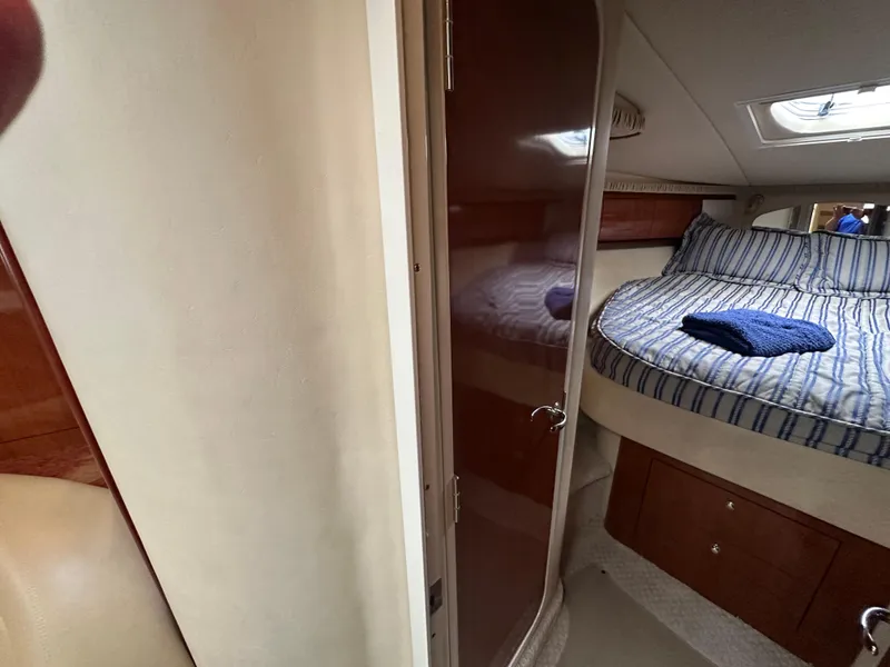 Slide: The Image of Sea Ray 420 Sundancer 2003 - 66