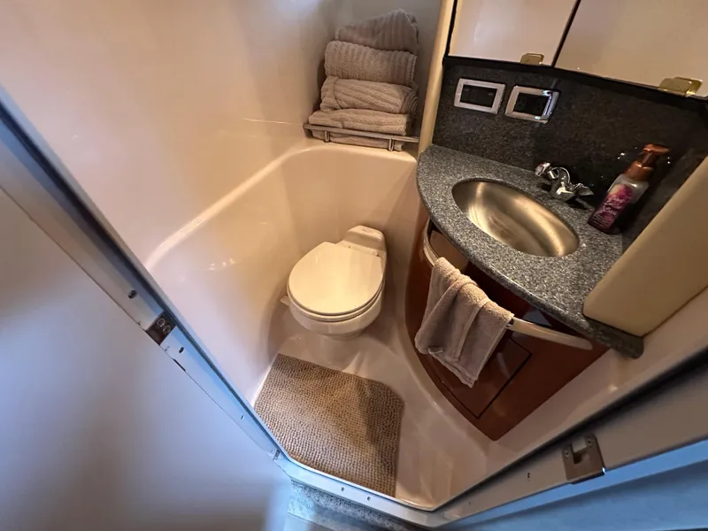 Slide: The Image of Sea Ray 420 Sundancer 2003 - 68