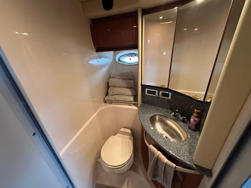 Slide: The Image of Sea Ray 420 Sundancer 2003 - 70