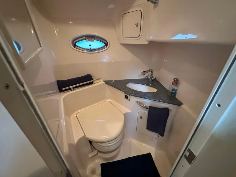 Slide: The Image of Sea Ray 420 Sundancer 2003 - 78