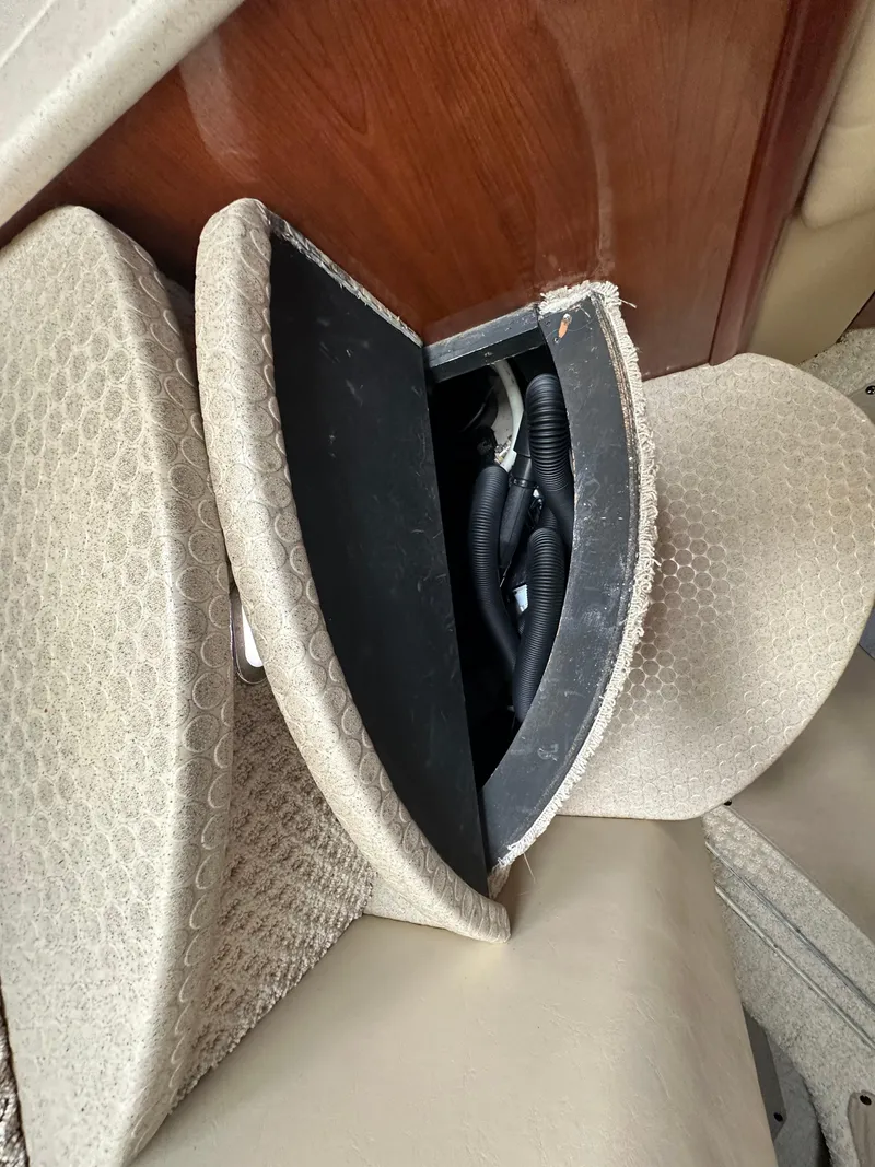 Slide: The Image of Sea Ray 420 Sundancer 2003 - 79