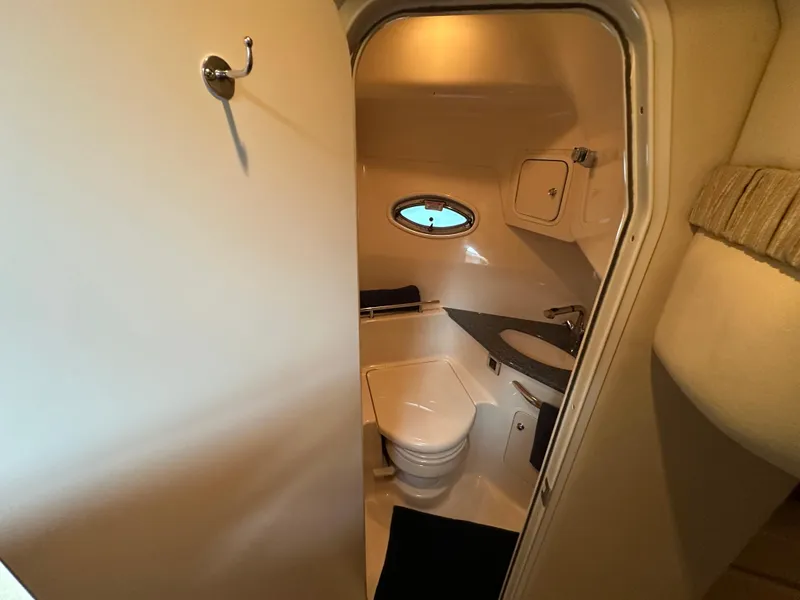 Slide: The Image of Sea Ray 420 Sundancer 2003 - 80