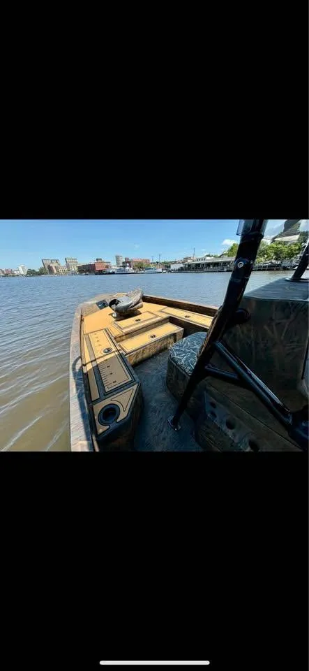 Slide: The Image of 2023 G3 Bay 20 GX boat on a river with cityscape background. - 7