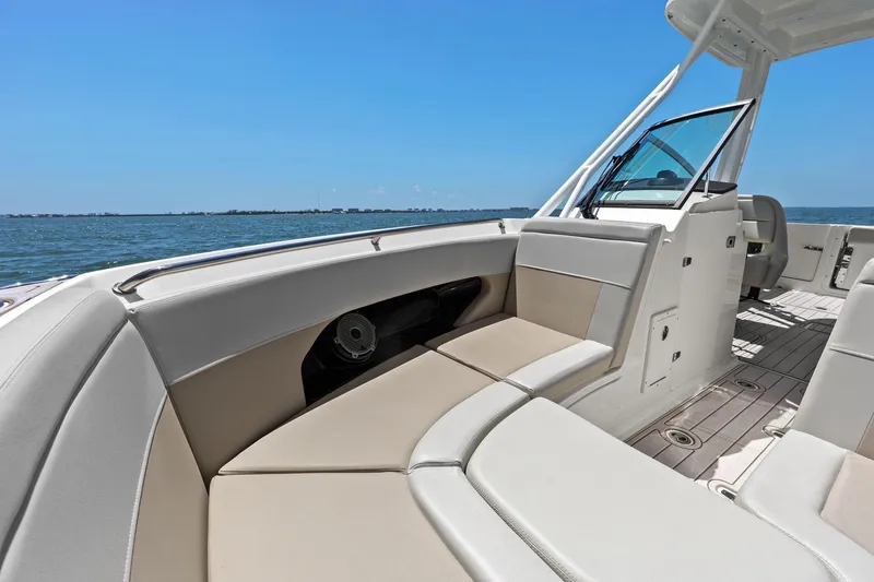 Slide: The Image of 2023 Boston Whaler 240 Vantage - Bow Seating - 18