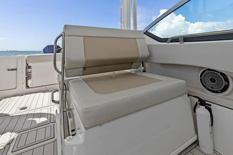 Slide: The Image of 2023 Boston Whaler 240 Vantage - Seating - 19