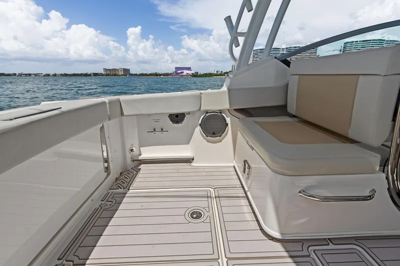 Slide: The Image of 2023 Boston Whaler 240 Vantage - Cockpit Seating - 20