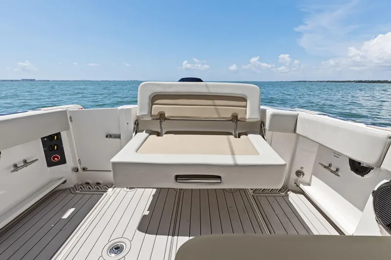 Slide: The Image of 2023 Boston Whaler 240 Vantage - Cockpit Seating - 21