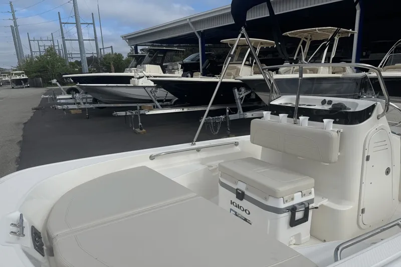 Slide: The Image of Boston Whaler 150 Montauk 2025 - 8