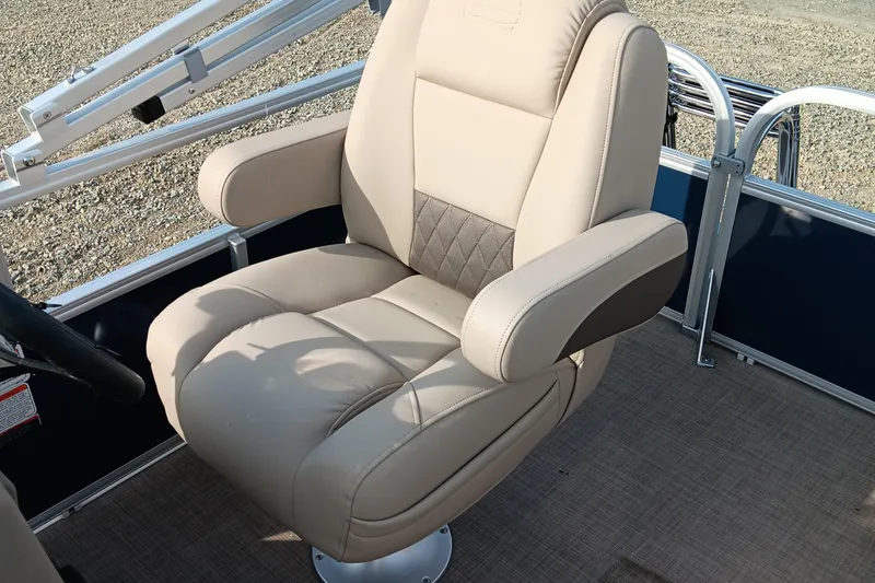 Slide: The Image of Luxurious captain's chair on 2025 Sun Tracker Bass Buggy 16 XL Select pontoon boat. - 9