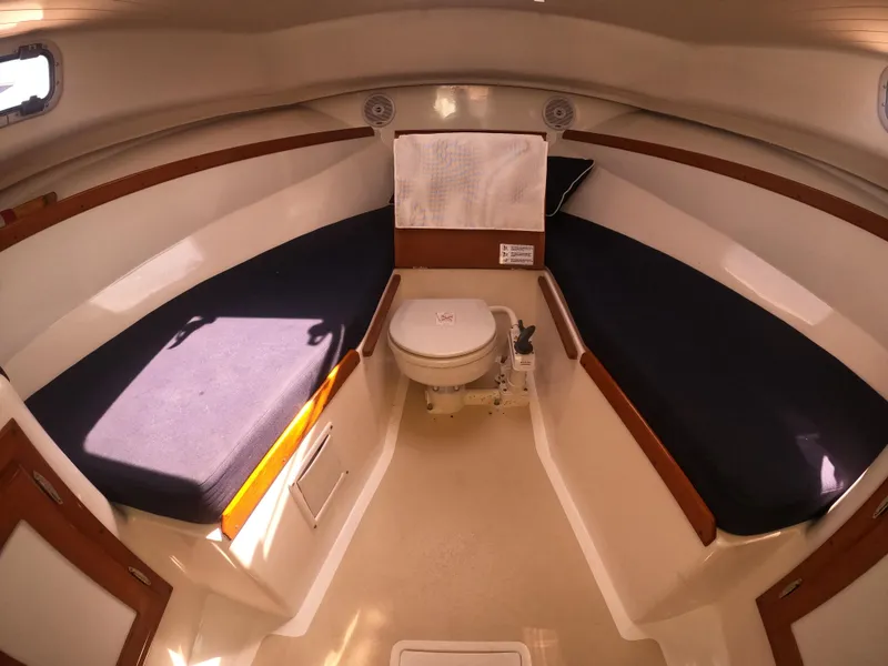 Slide: The Image of Interior cabin of 2005 Hunt Yachts Surfhunter 25 with seating and toilet. - 24