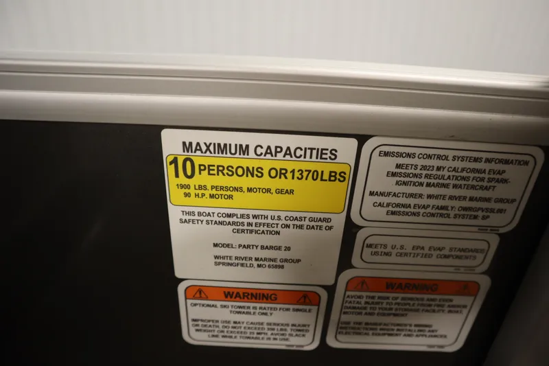 Slide: The Image of Capacity label on 2023 Tracker 20 DLX PARTY BARGE, max 10 persons or 1370 lbs. - 30