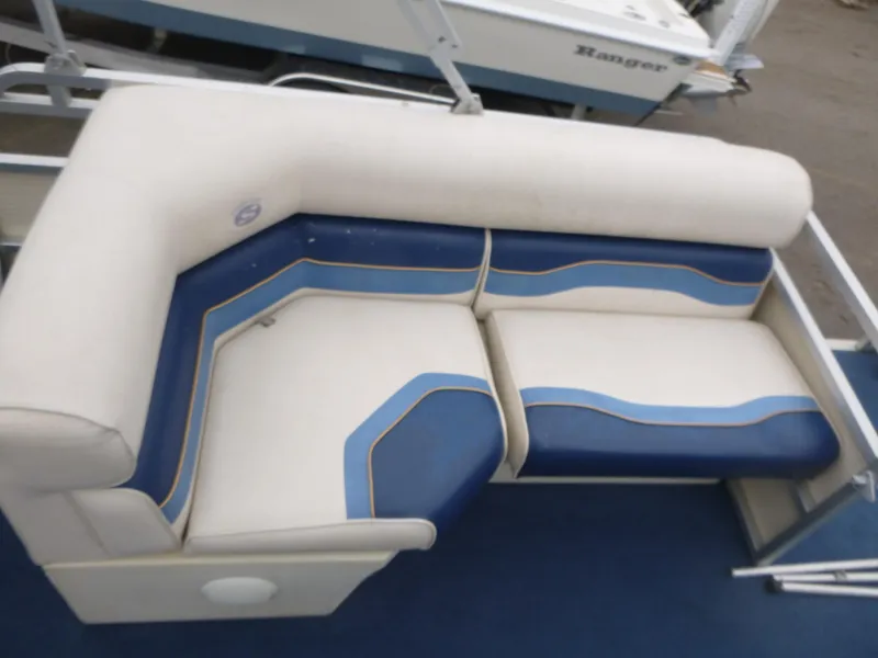 Slide: The Image of White and blue seating on a 2000 Smoker Craft 818 4-Point boat. - 9