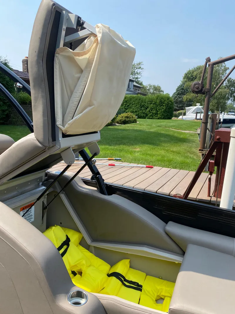 Slide: The Image of 2018 Bennington 25 GCW boat interior with life jackets and storage compartment. - 19