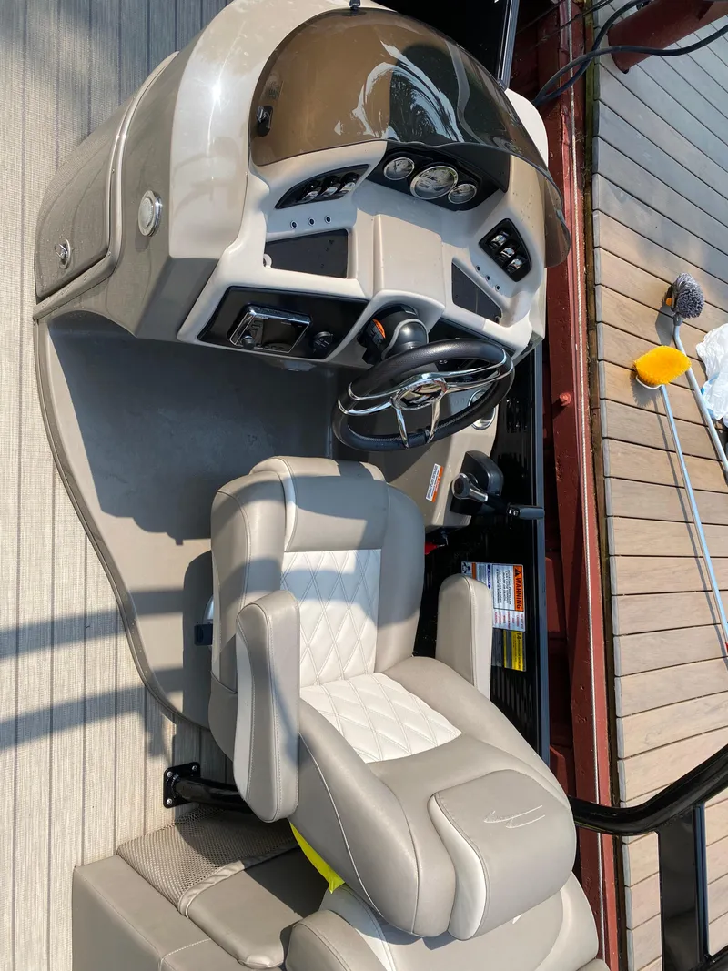 Slide: The Image of 2018 Bennington 25 GCW boat helm with steering wheel and control panel. - 21